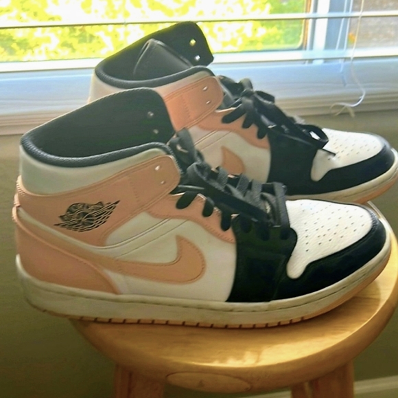 Like New Air Jordan 1 Retro High OG Crimson Tint - Men's Size 10 - Picture 3 of 7